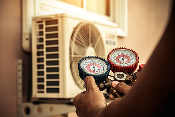 Professional Hvac Installation technician working in Fountain, FL